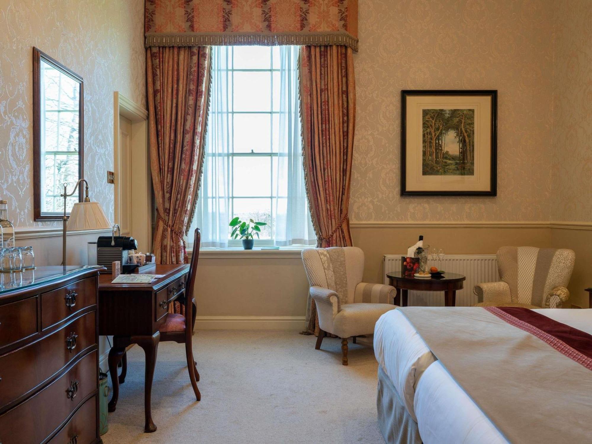 Manor Room Two Twin Beds